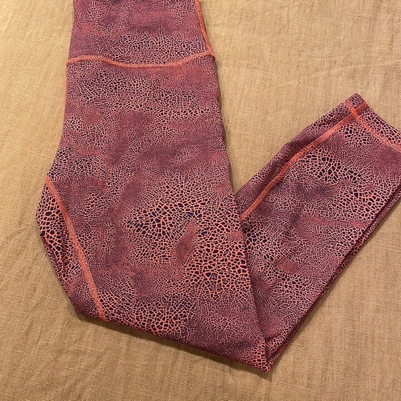 Lululemon high rise 7/8 length leggings crackle - Picture 2 of 5